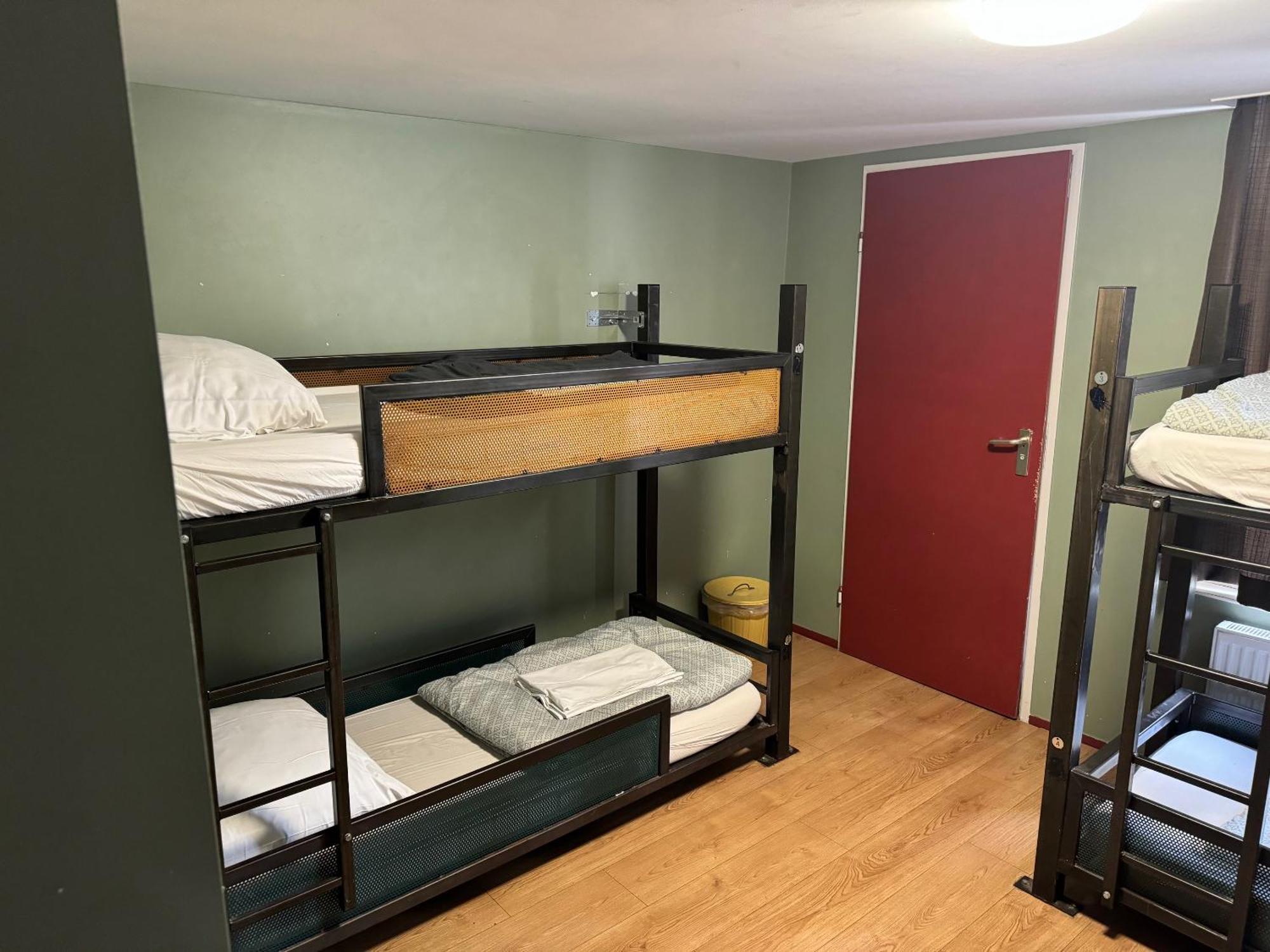 Amsterdam Hostel Uptown Экстерьер фото