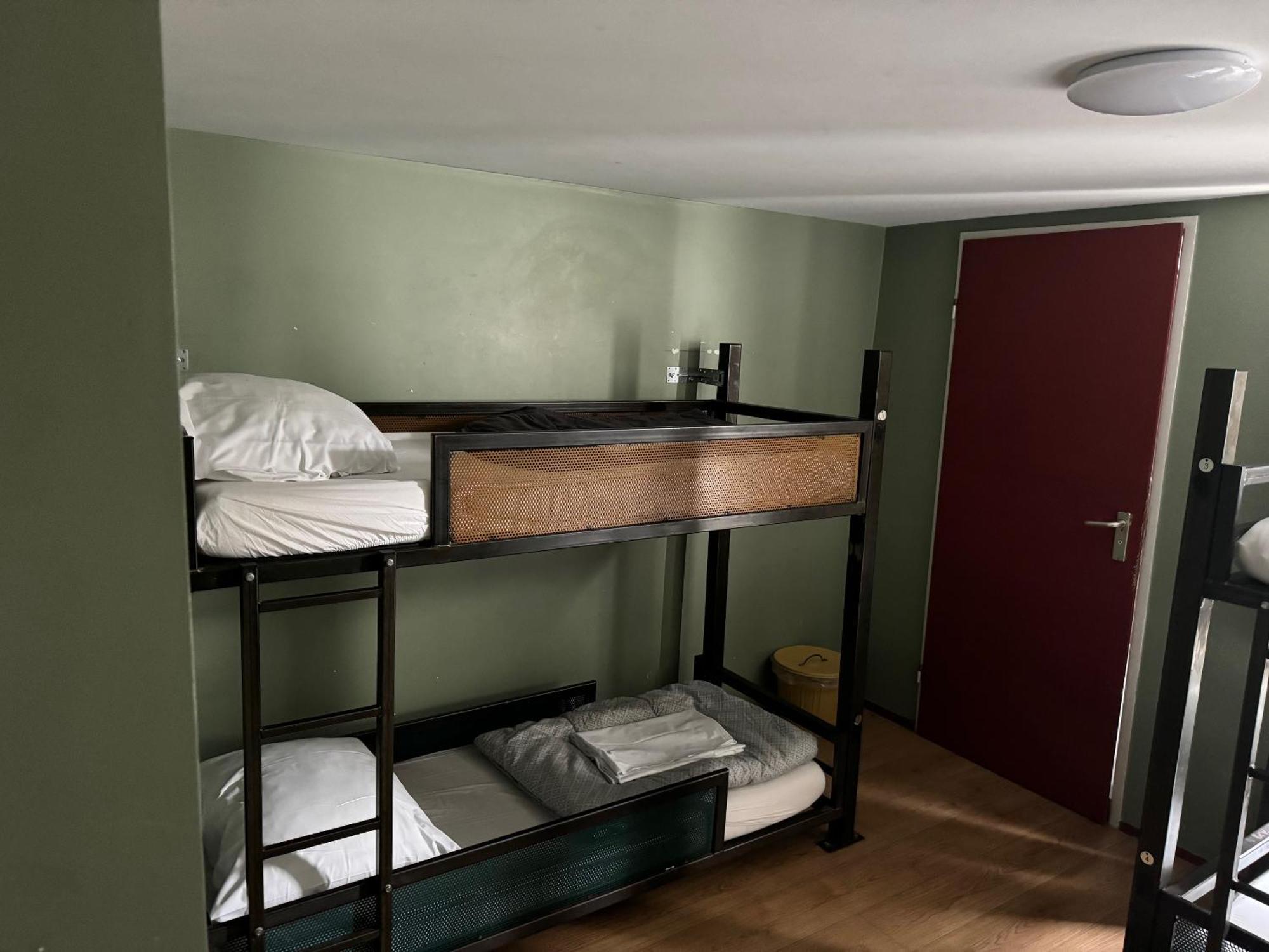 Amsterdam Hostel Uptown Экстерьер фото
