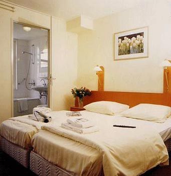 Amsterdam Hostel Uptown Экстерьер фото